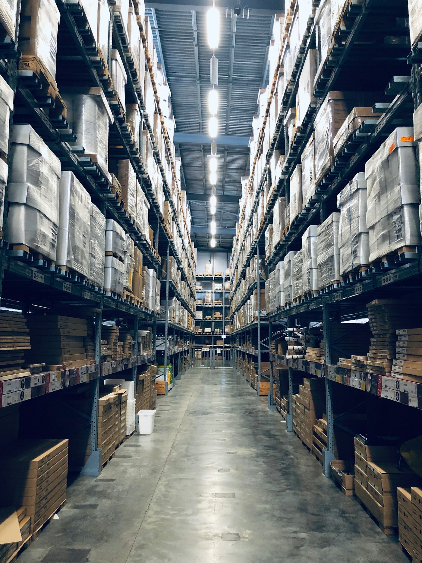 Organized warehouse used for freight forwarding
